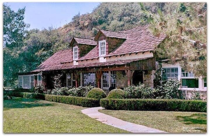 Тот самый дом 10 050 на Сьело Драйв, где были убиты Шэрон Тейт и еще четыре человека. Фото: cielodrive.com