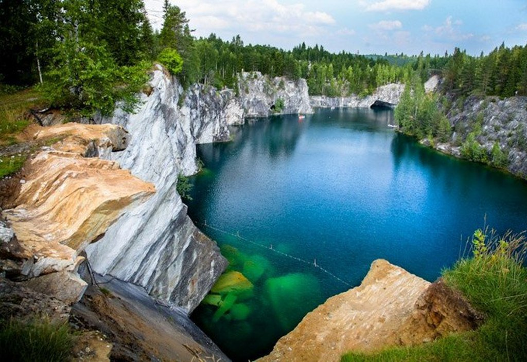 Мраморный каньон. Горный парк Рускеала мраморный каньон. Карелия мраморный каньон Рускеала. Карелия каньон Рускеала. Сортавала горный парк Рускеала.