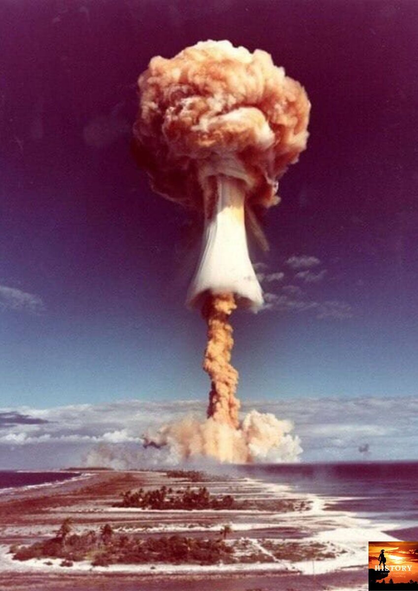 Вспышка ядерного взрыва. Ядерное оружие. Атомный гриб. Взрыв ядерный гриб.