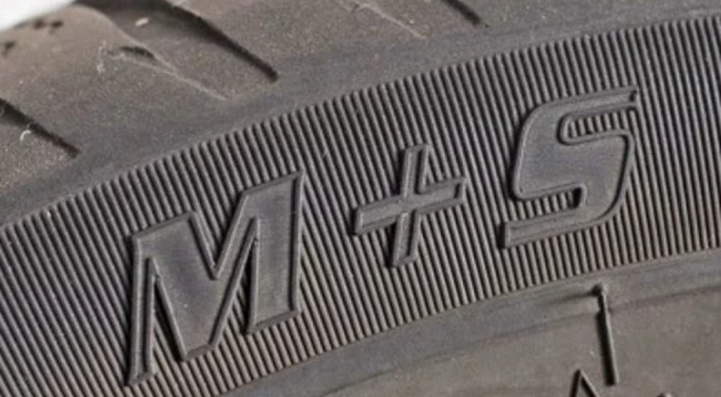 Маркировка шин m+s. Маркировка зимних шин. Резина липучка всесезонная. Значки на шинах всесезонка.