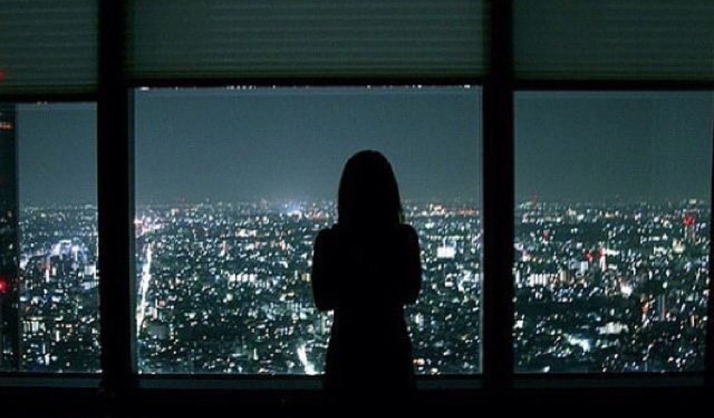 Ксения всматривалась в огни машин