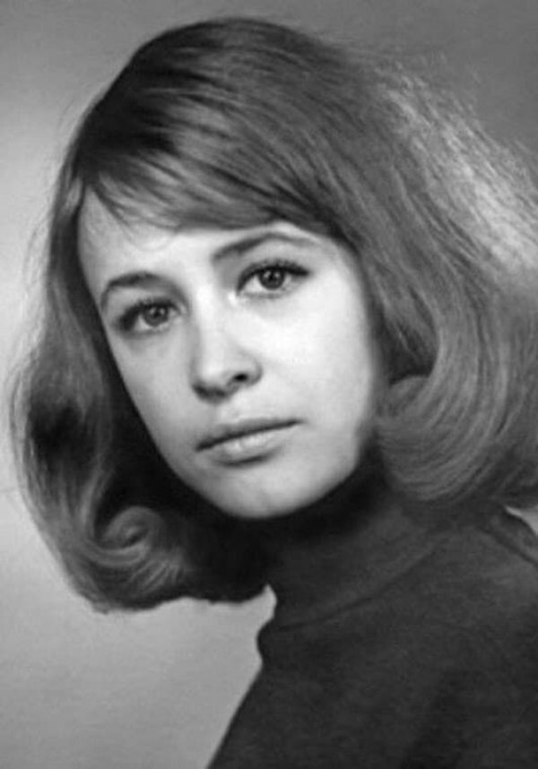 Марина Неёлова