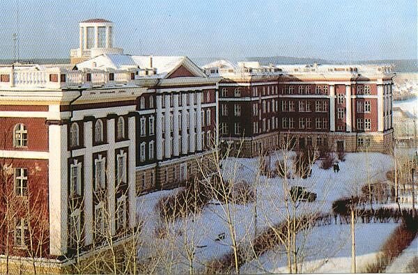 Краснотурьинская городская больница, Здание , похожее на дворец. построили трудармейцы. Здесь и работала моя мама в 60-е годы.