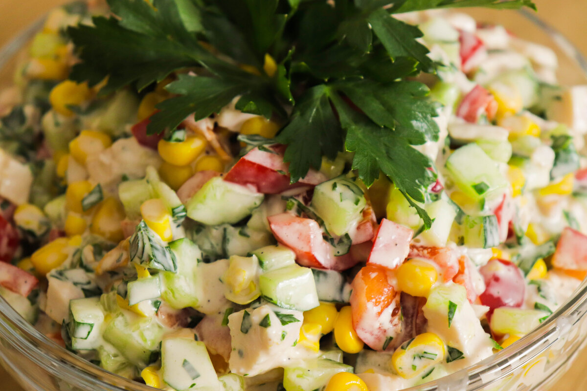 Салат с копчёной курицей