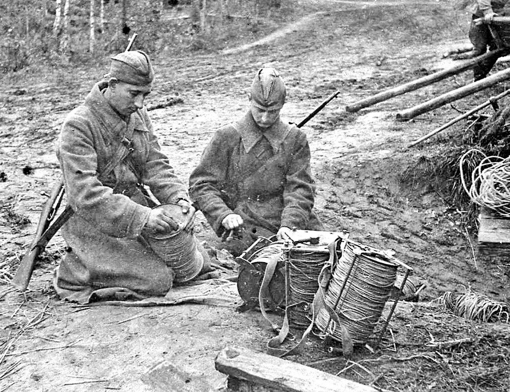 Вов раз. Связисты Великой Отечественной войны. Катушка связиста РККА 1941. Связисты на войне 1941-1945. Связист солдат ВОВ.