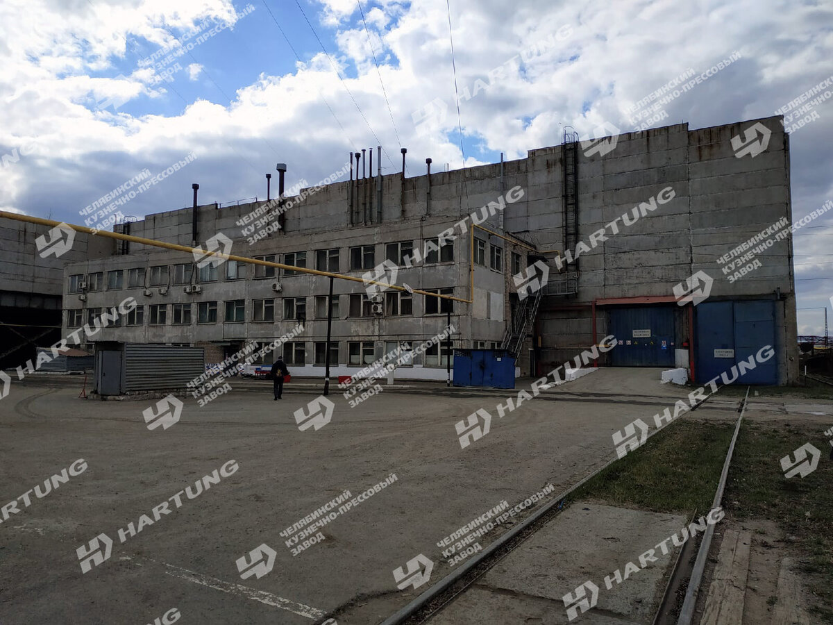 Общий вид цеха "Челябинского кузнечно-прессового завода" по производству прицепной техники HARTUNG