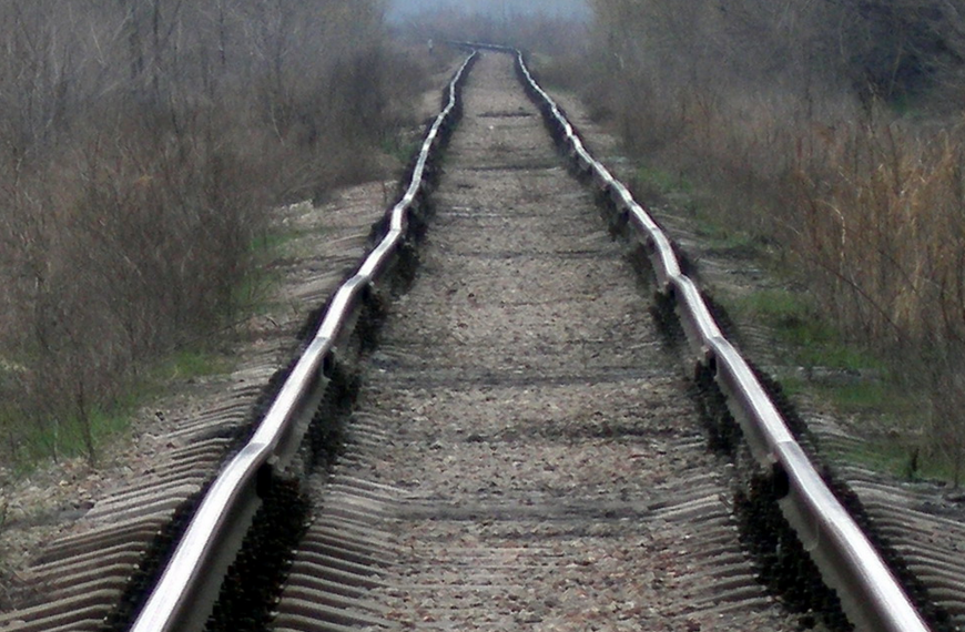 Тепловое расширение рельс. Выброс пути. Выброс пути на ЖД. Выброс рельсов. Кривые рельсы.