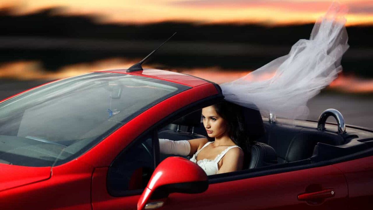 Нужно ли менять страховку при смене фамилии?