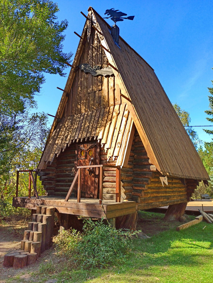 Избушка Бабы-Яги в дендрарии "Берендей". Фото: Екатерина Лыхина