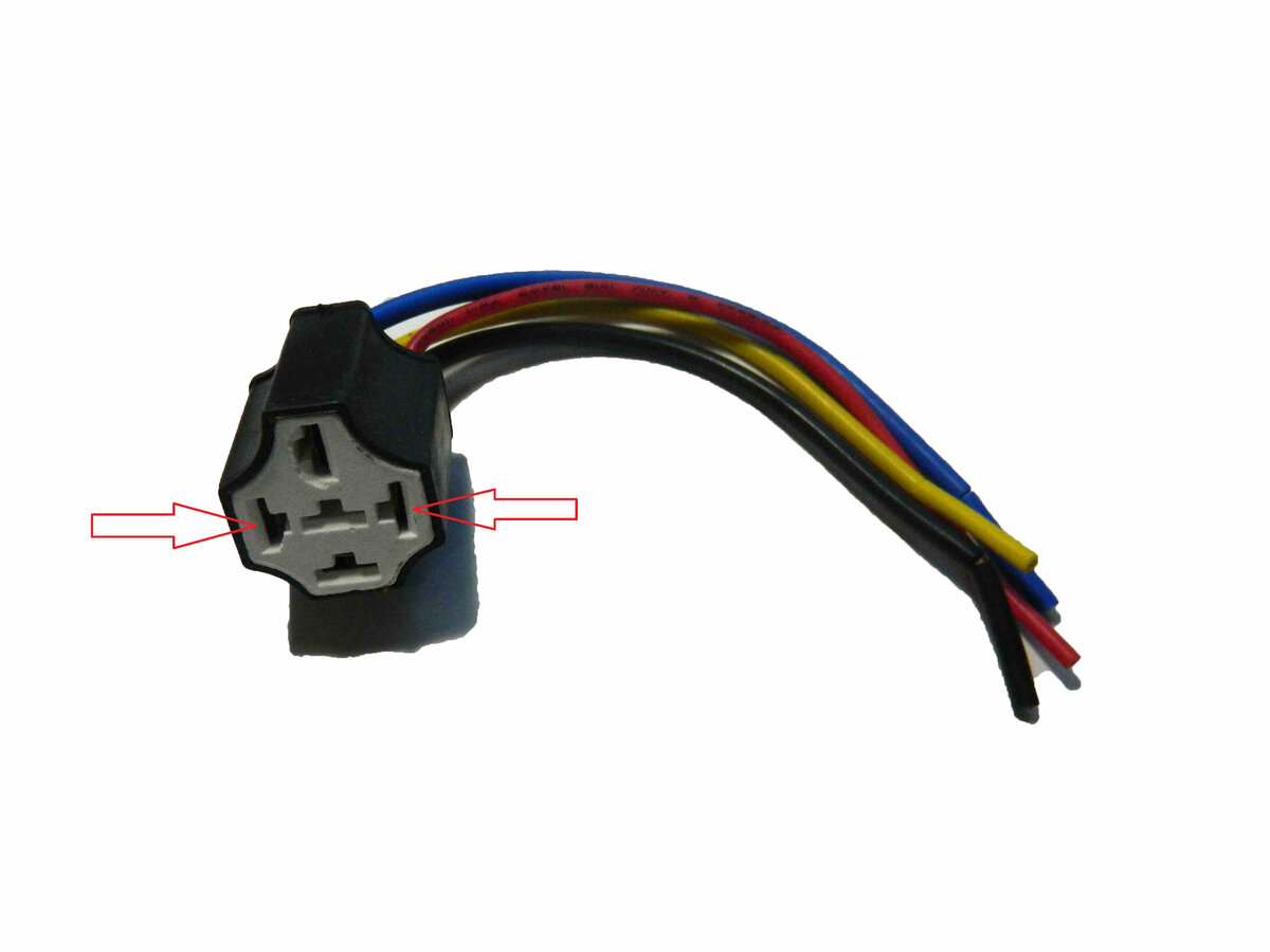  К этим контактам разъёма штатного реле.