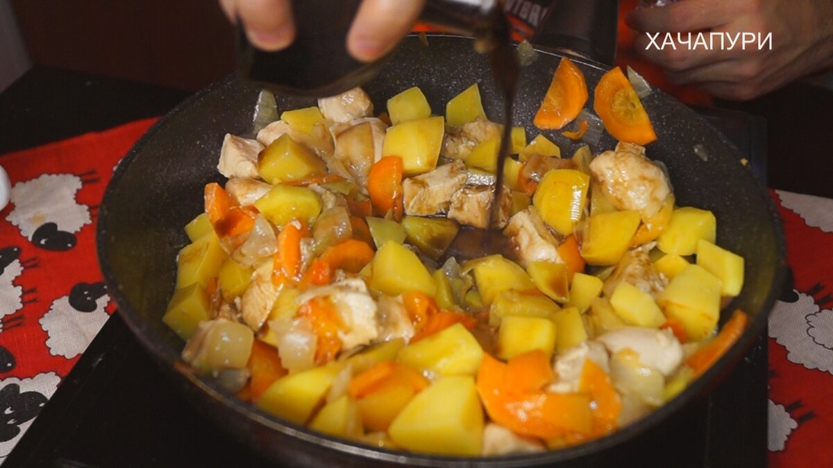 Просто заливаю овощи и курицу соевым соусом и водой. Японское рагу  Никудзяга, так вкусно что невозможно оторваться | ХАЧАПУРИ: ЕДА, РЕЦЕПТЫ,  ОБЩЕПИТ | Дзен