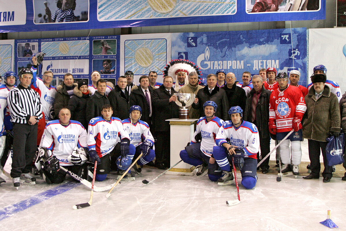 Фото на память со сборной «Звезды хоккея СССР»
