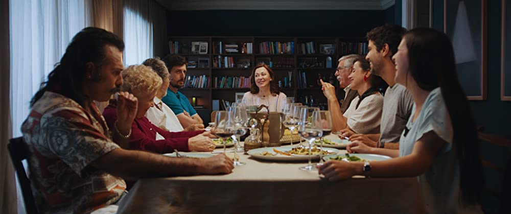 Кадр из фильма A Mãe é que Sabe. Режиссер: Нуно Роча. Оператор: Luís Branquinho. Производство: Ukbar Filmes