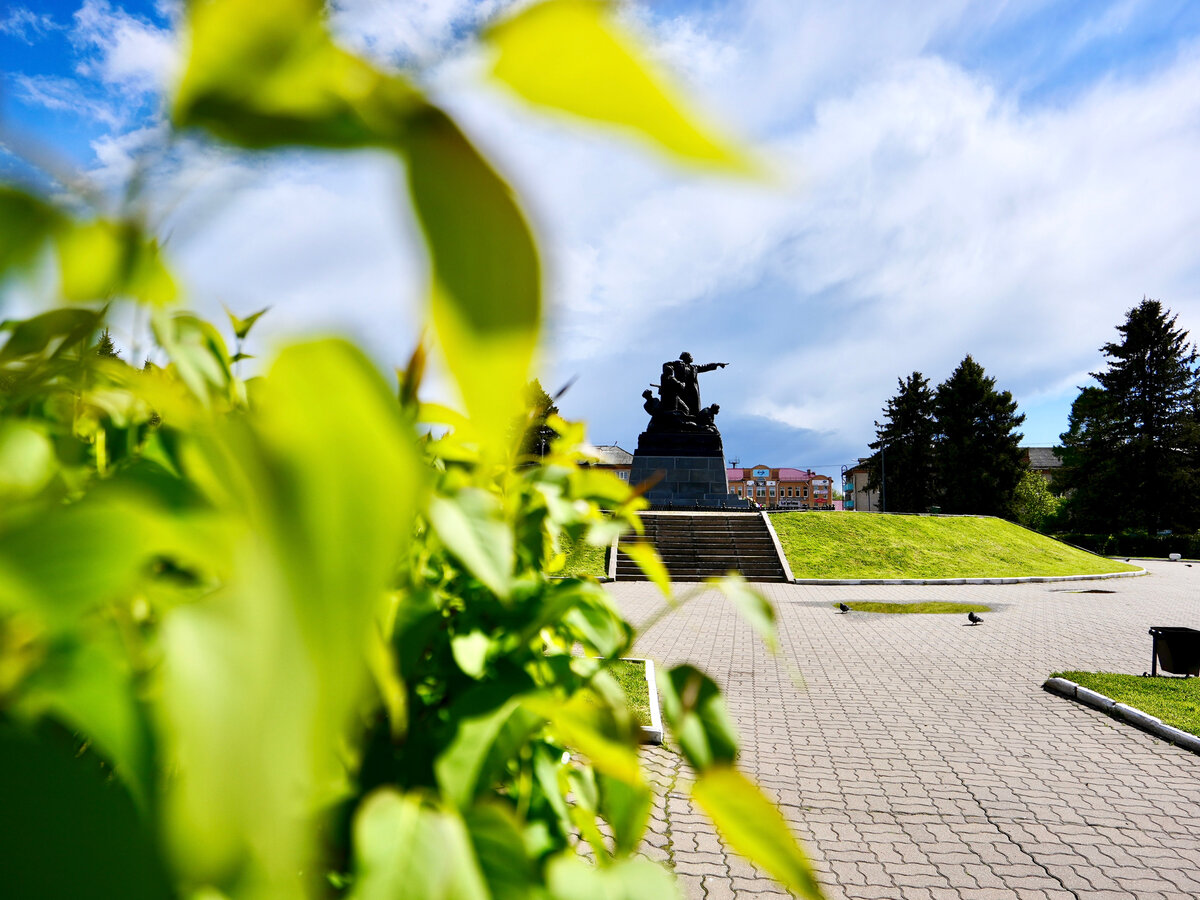 Памятник генералу М.Г. Ефремову (Россия, Смоленская область, Вязьма, площадь генерала Ефремова)