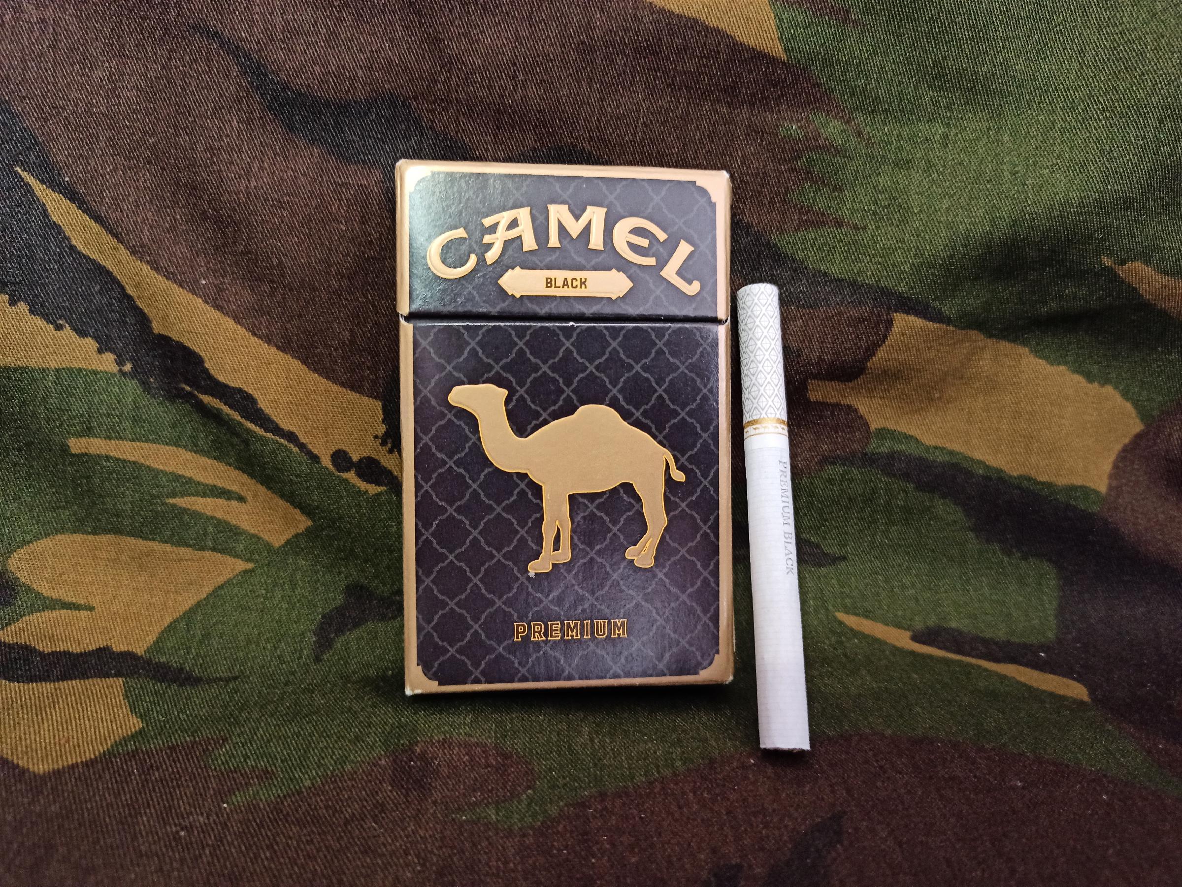 Покажи компакт. Camel Premium Black сигареты. Сигареты кэмел черный премиум. Кэмел сигареты Блэк Блэк премиум. Сигареты Camel Compact Black.