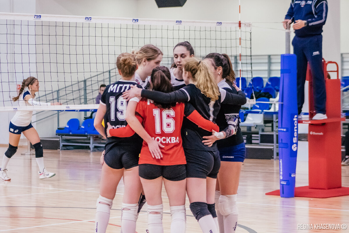 Волейбольная команда МГПУ во время финального матча Суперлиги МССИ