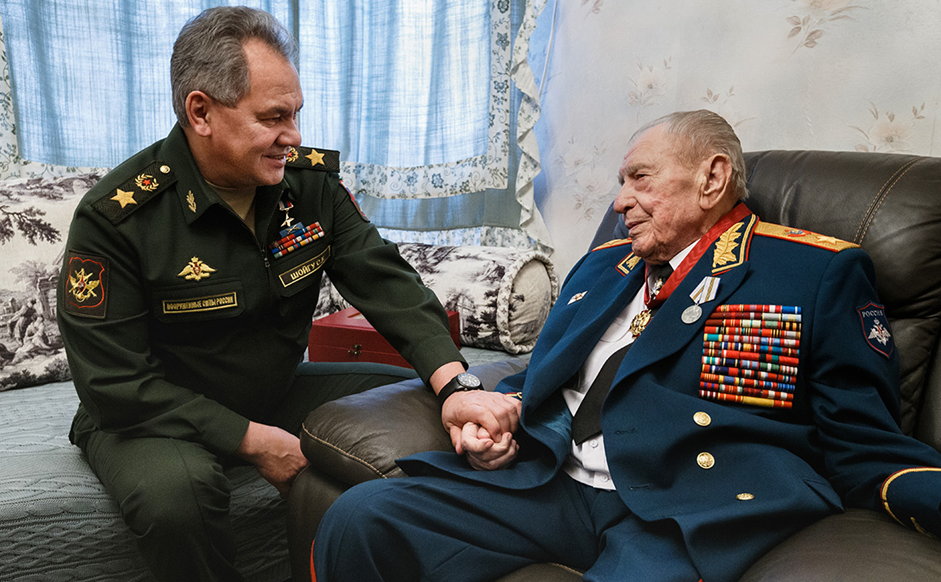 Два министра обороны: С. Шойгу и Д. Язов 