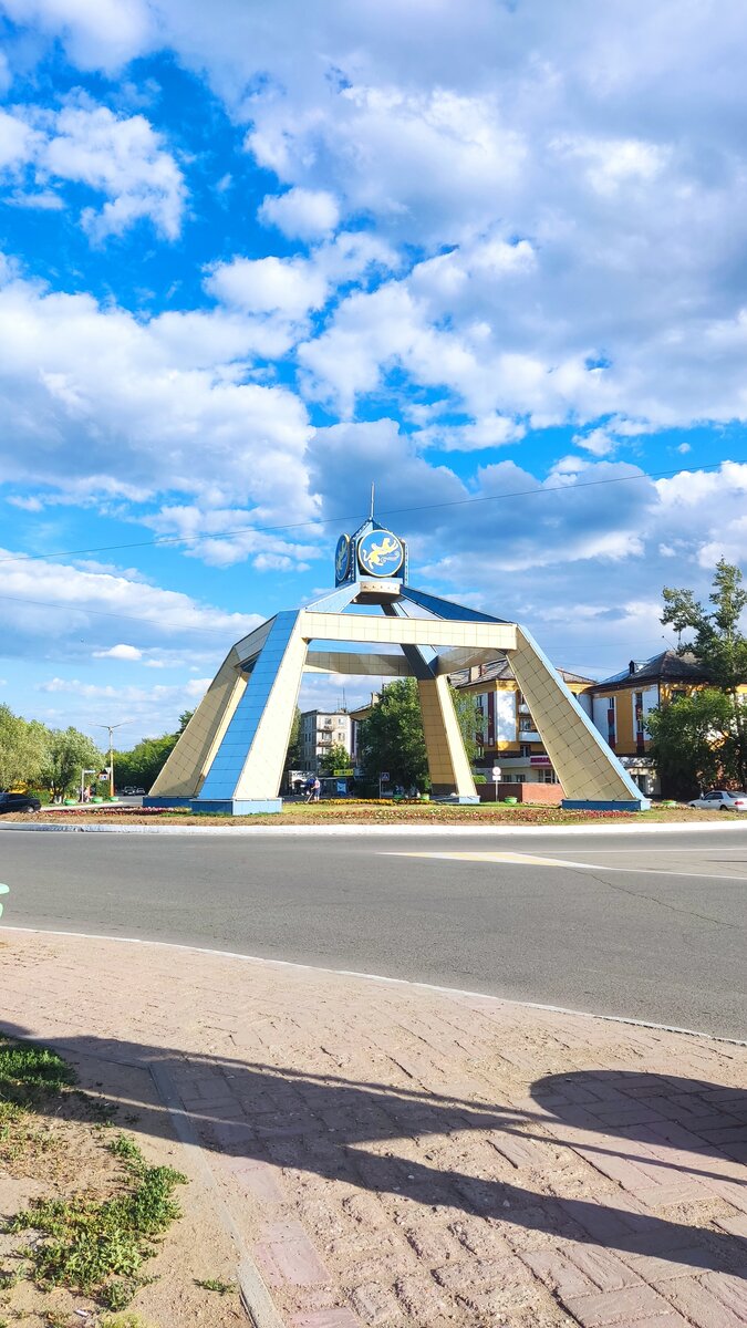 Стела Независимости. Казахстан, г. Аксу, Павлодарская область