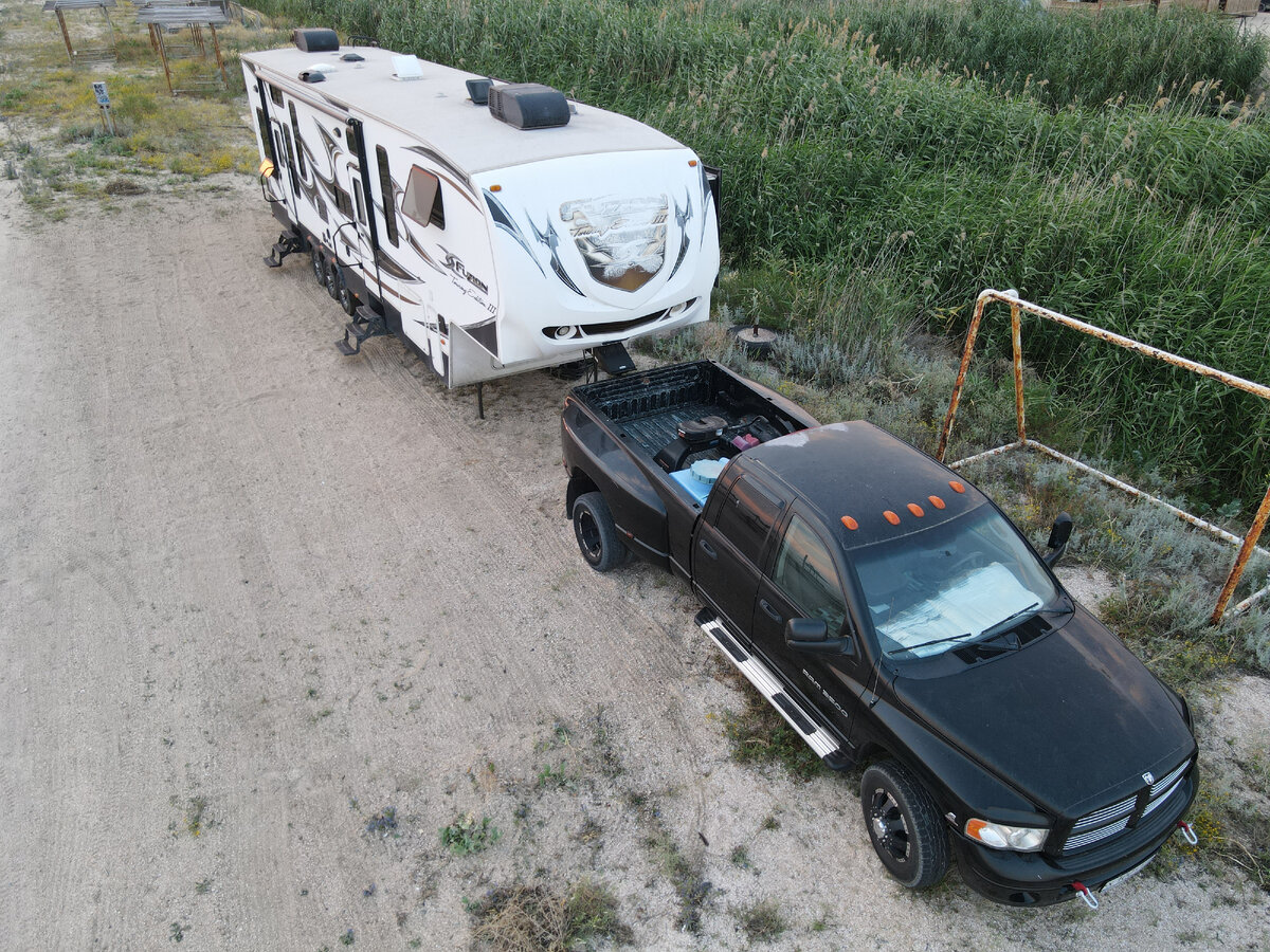 Додж и трейлер