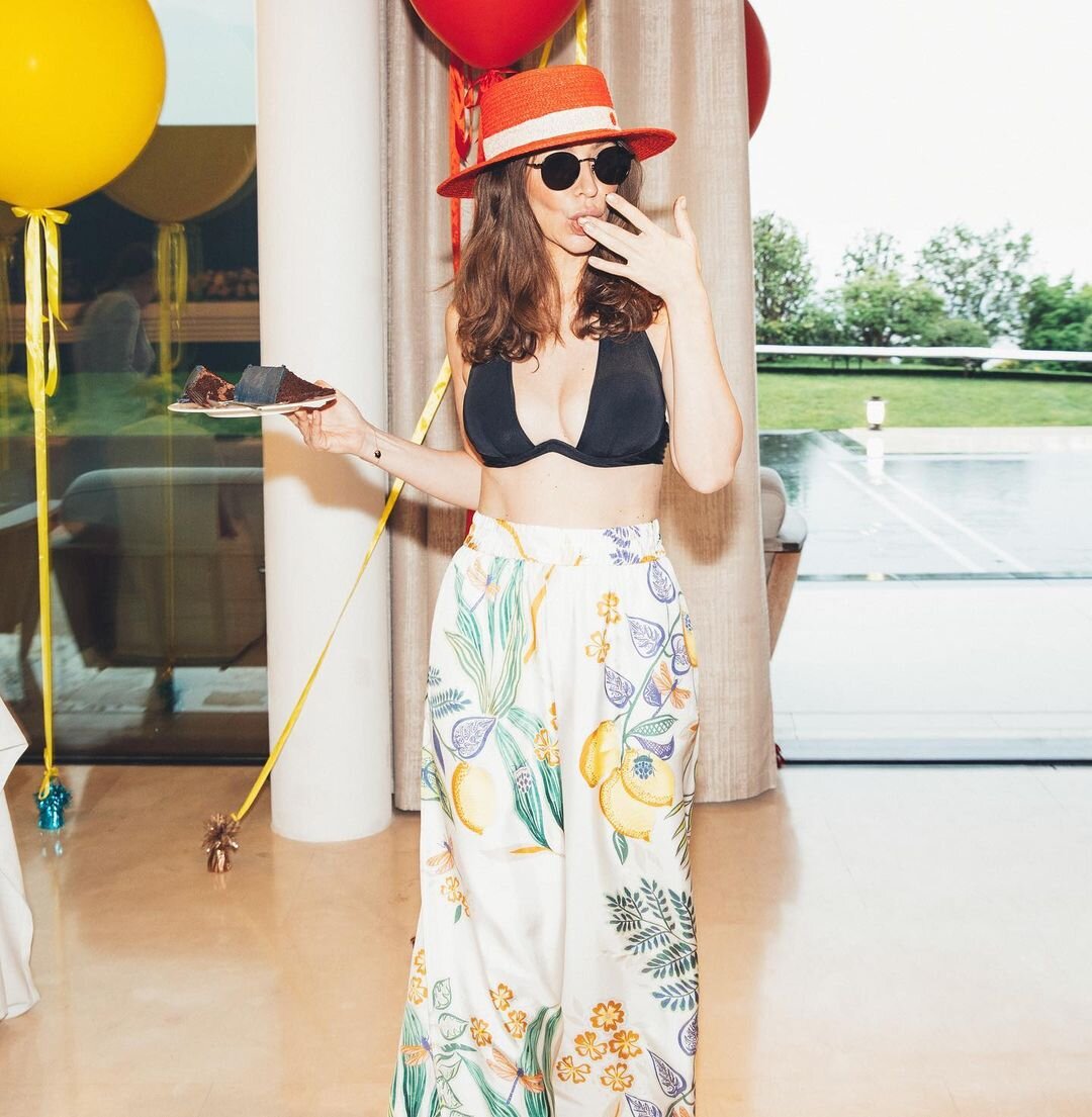 Елена Блиновская. Источник фото: https://www.maximonline.ru/longreads/kto-takaya-elena-blinovskaya-zarabotavshaya-na-infocyganstve-milliard-i-ustroivshaya-khaip-s-sobchak-id703327/?ysclid=l5l4e3pv6z848949545