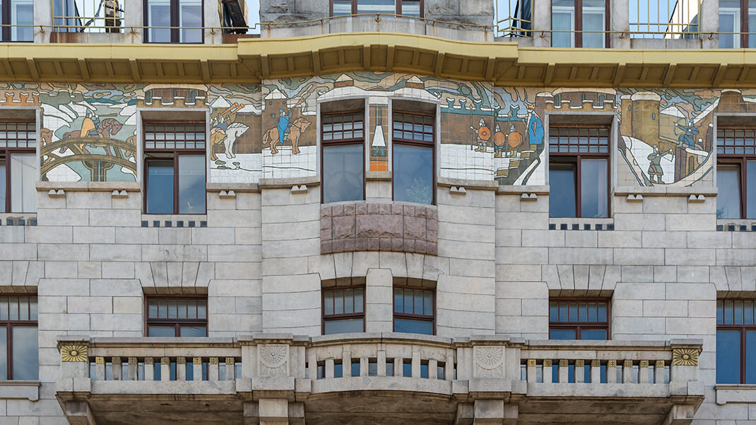 Отправляясь сюда обратите внимание на интересный фасад здания, в котором расположен музей