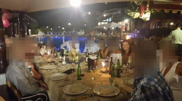 Она почти десять лет работала соблазнительной светской львицей. 