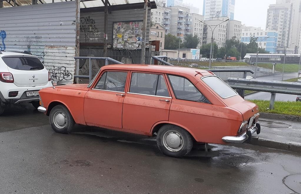 ИЖ-2125 "комби" еще можно встретить на улицах российских городов в приличном состоянии