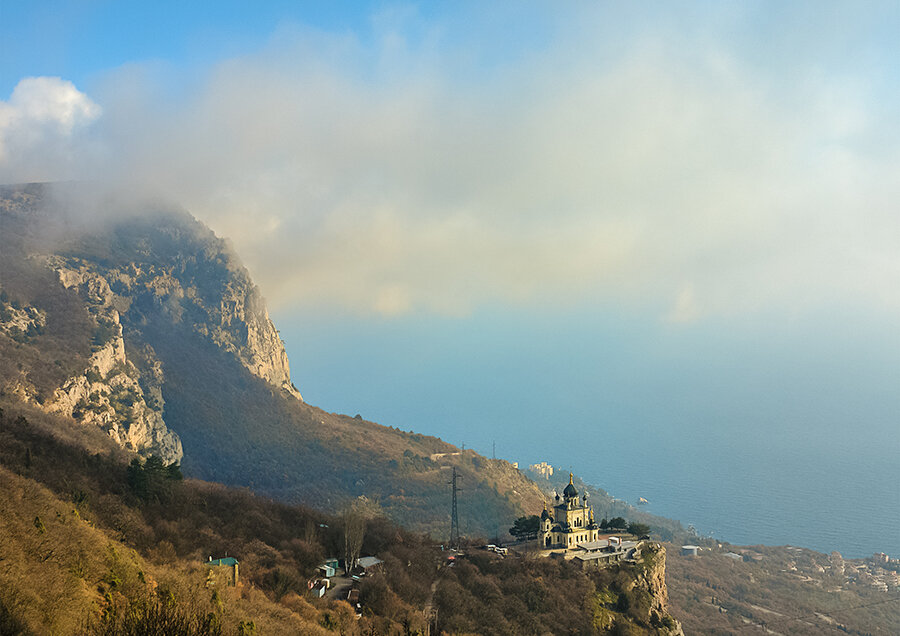 Чудо в крыму. Чудеса Крыма. ЮБК. Крым скалы. Скала сердце Крым.