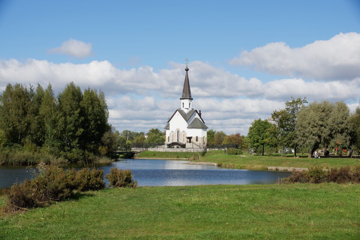 Церковь Георгия Победоносца на Средней Рогатке (Пулковский парк)