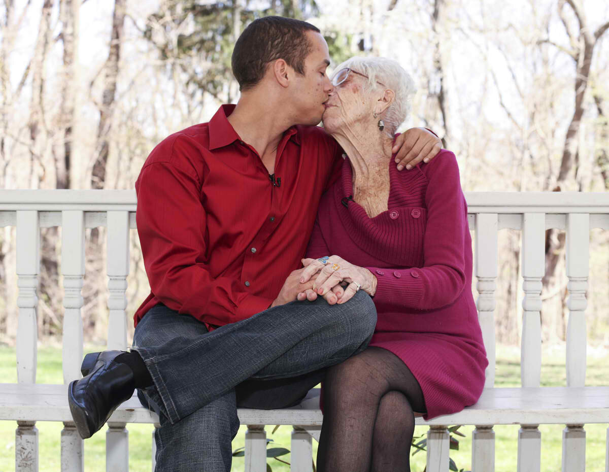 Бабушки, дедушки + внуки= безусловная любовь