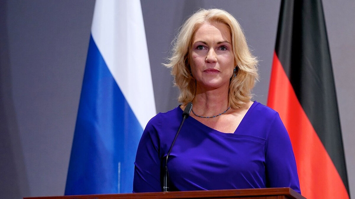 Мануэла Швезинг