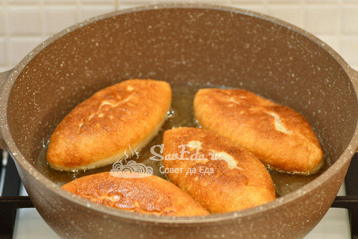 Жареные пирожки с ливером (сочная начинка, воздушное тесто)