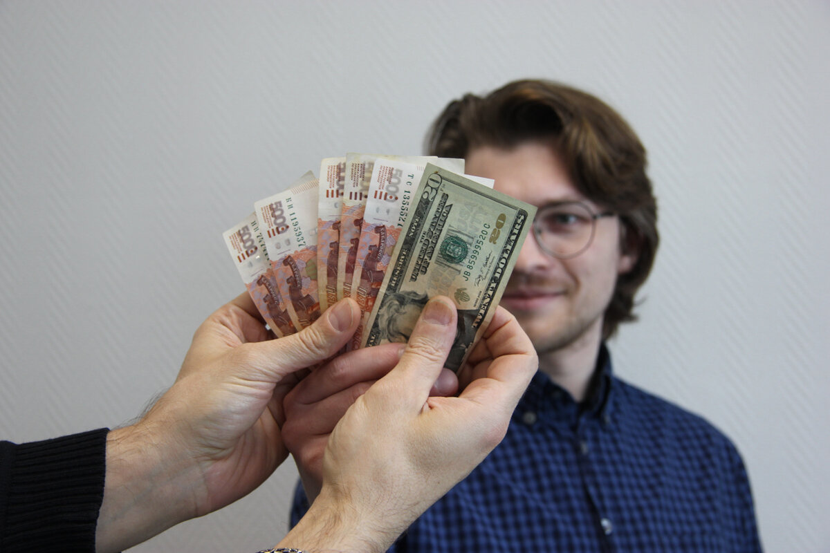 Проблема с выплатами заработной платы появилась в России в годы перестройки.  Фото: ФедералПресс / Дмитрий Шевалдин