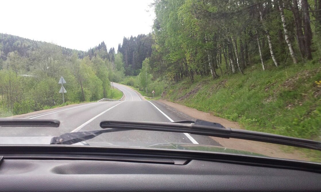 Дорога в Карелии полна неожиданных поворотов , иногда очень резких