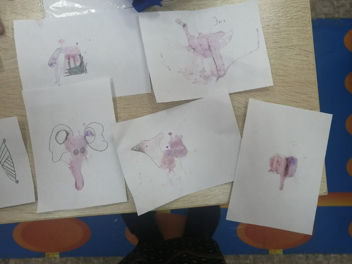 Рисовали кляксы!