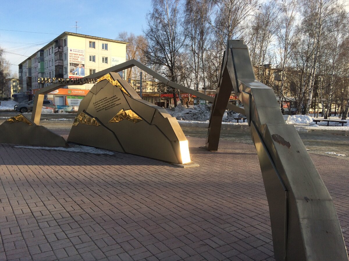 Наши "Пауканы" - комплекс, олицетворяющий собой начало Чуйского тракта и ворота Алтая 