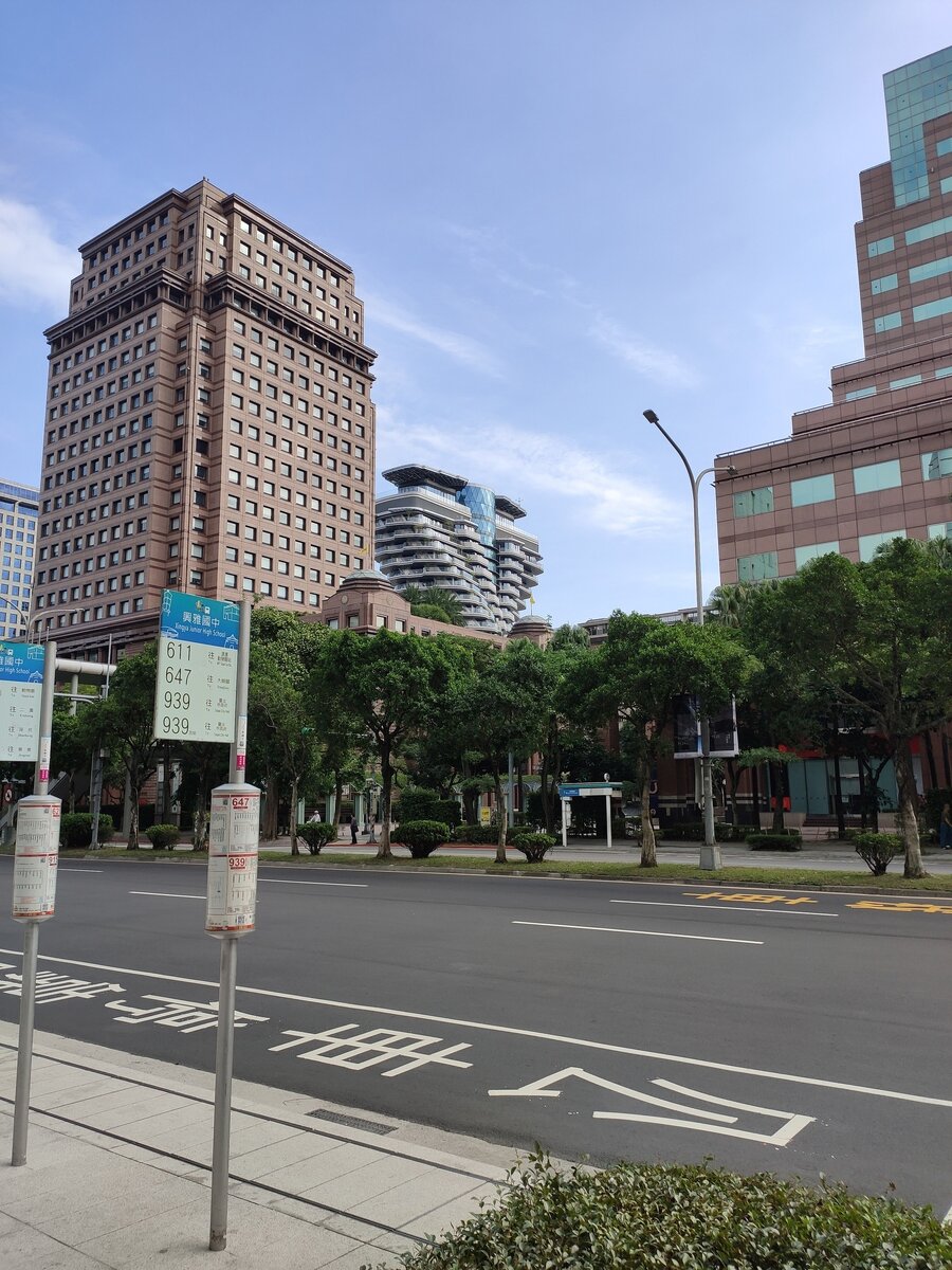 шесть утра, вид на Agora Garden c Songren Road