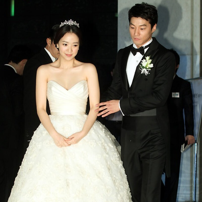 Сон свадьба с мужем. Чжи Чжин Хи и его жена. Чон Хе Чжин.