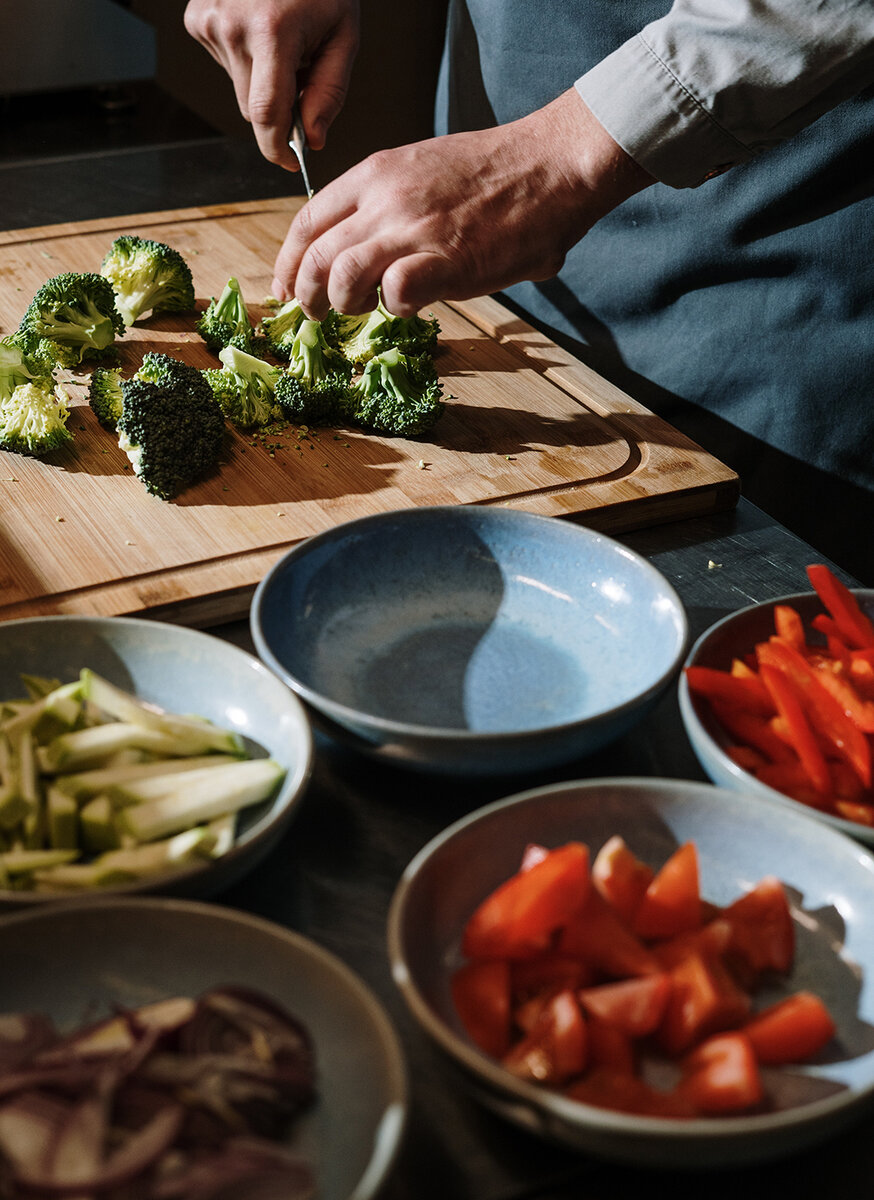 К продуктам с низким ГИ относятся многие крупы и овощи, бобовые, ягоды, несладкие фрукты © COTTONBRO/PEXELS
