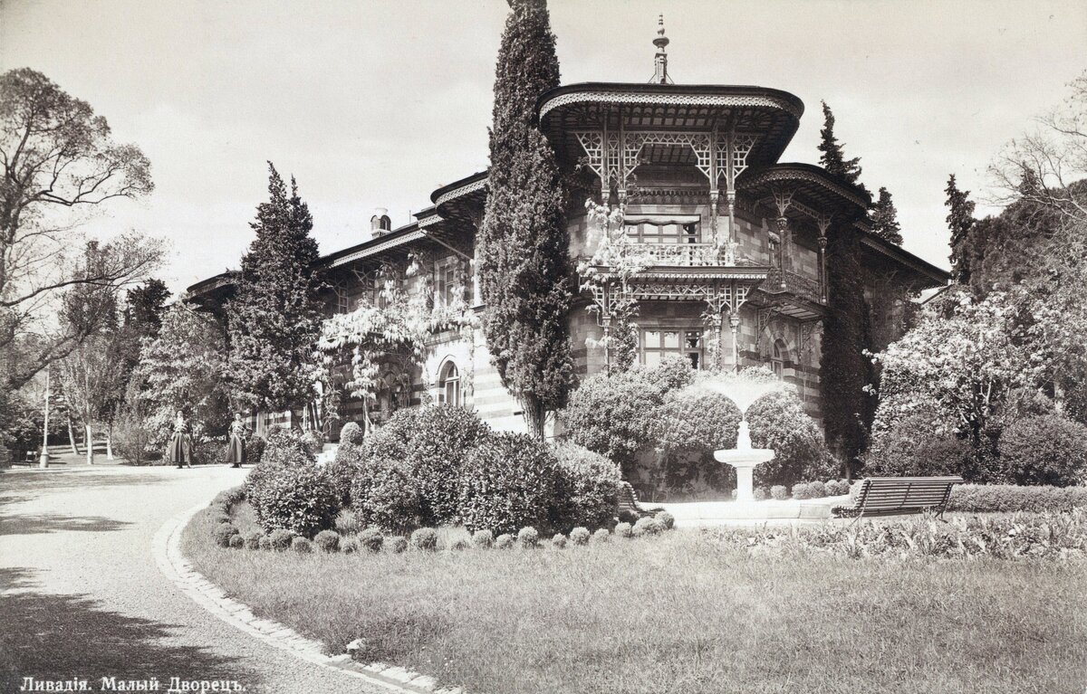 Дворец до разрушения. Источник: wikipedia.org