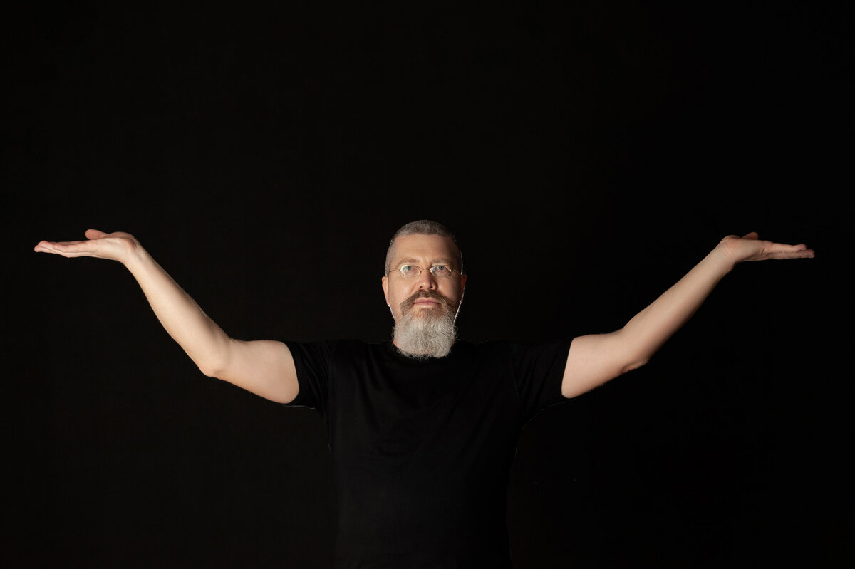 Держу руки на весу