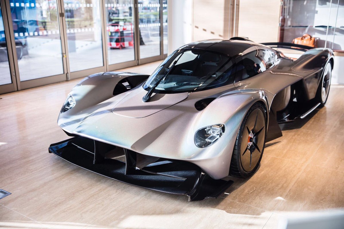 Aston Martin Valkyrie 2020