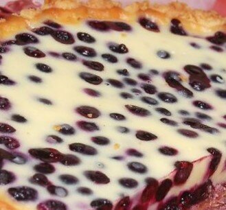 рецепт заливной пирог со сметаной и ягодами | Дзен