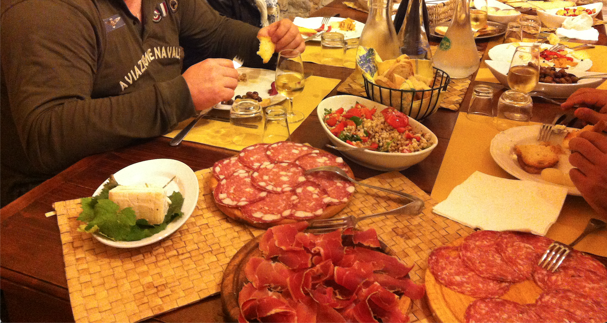 И это только то, что смогли наскрести на закрытой кухне. 