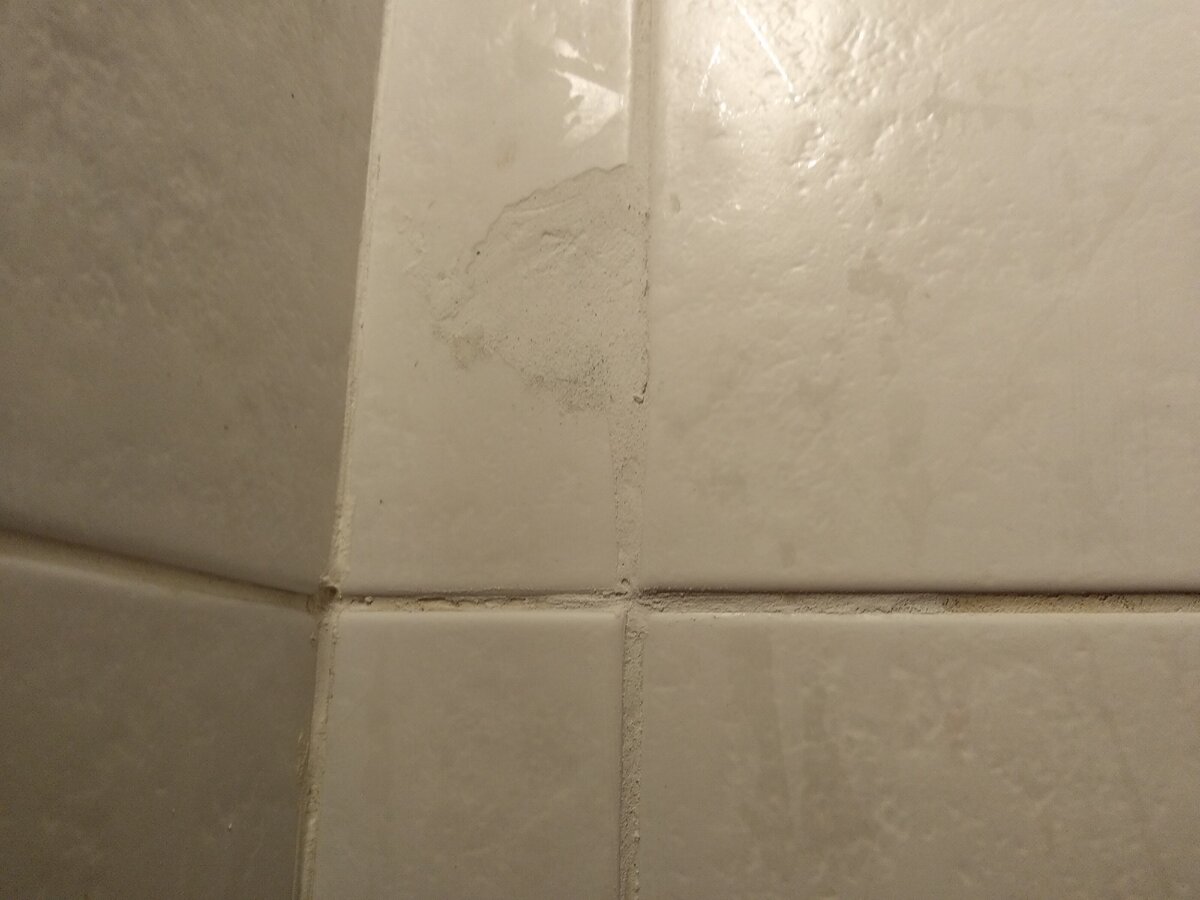 Нужно пройтись еще мелкой шкуркой и покрасить белой акриловой краской - фото автора