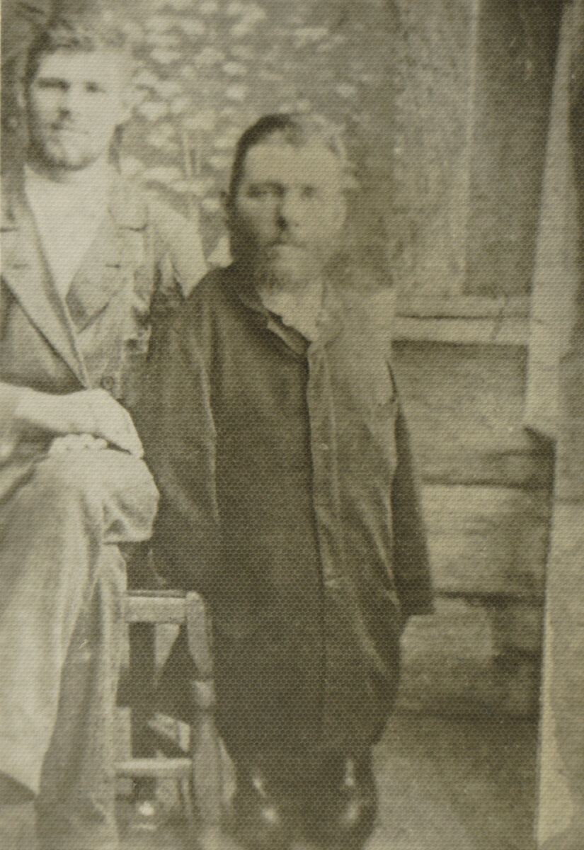 Григорий Журавлев (справа) с братом, фото из собрания Музея им. Андрея Рублева 