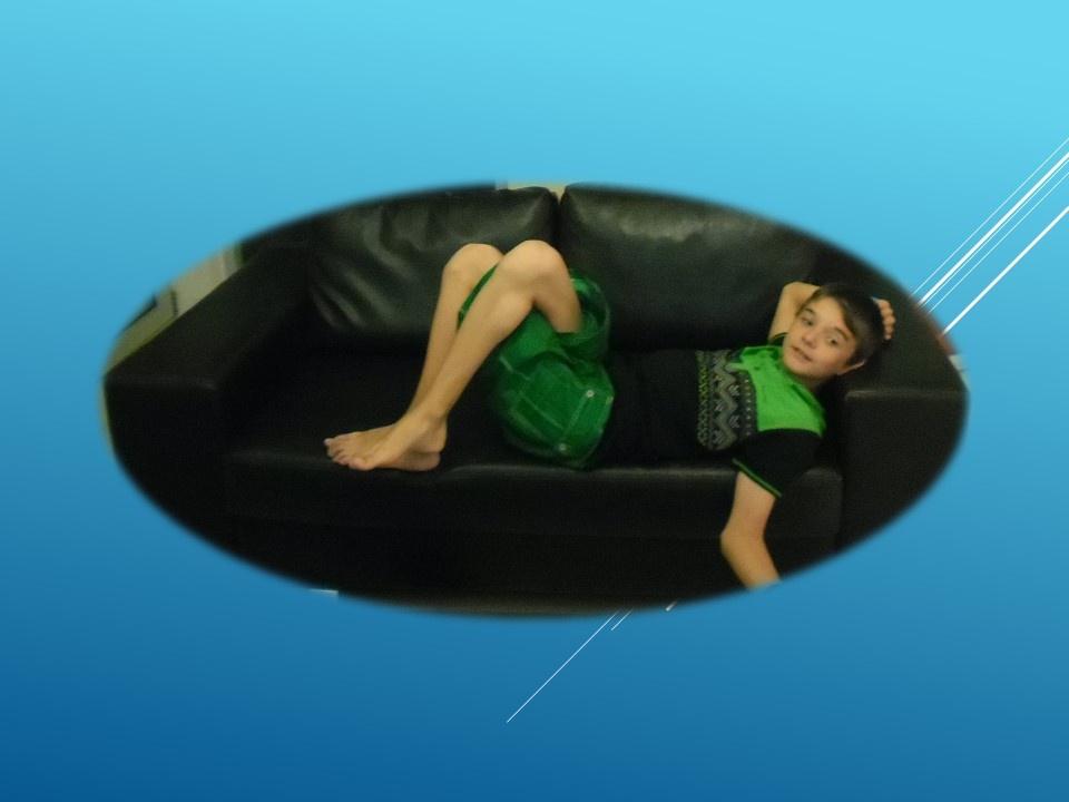 Иногда полениться ребёнку очень хочется, особенно на отдыхе!