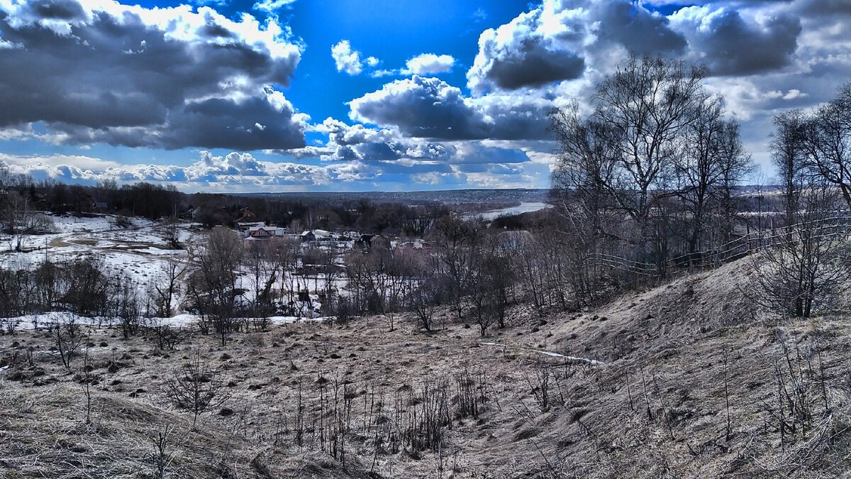 весенний пейзаж, справа кладбище на котором похоронен Василий Поленов