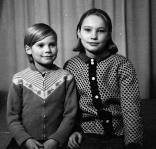  Фото: foto-history.livejournal.com будущий спортсмен Наталья Молчанова в детстве (слева) рядом со своей старшей сестрой