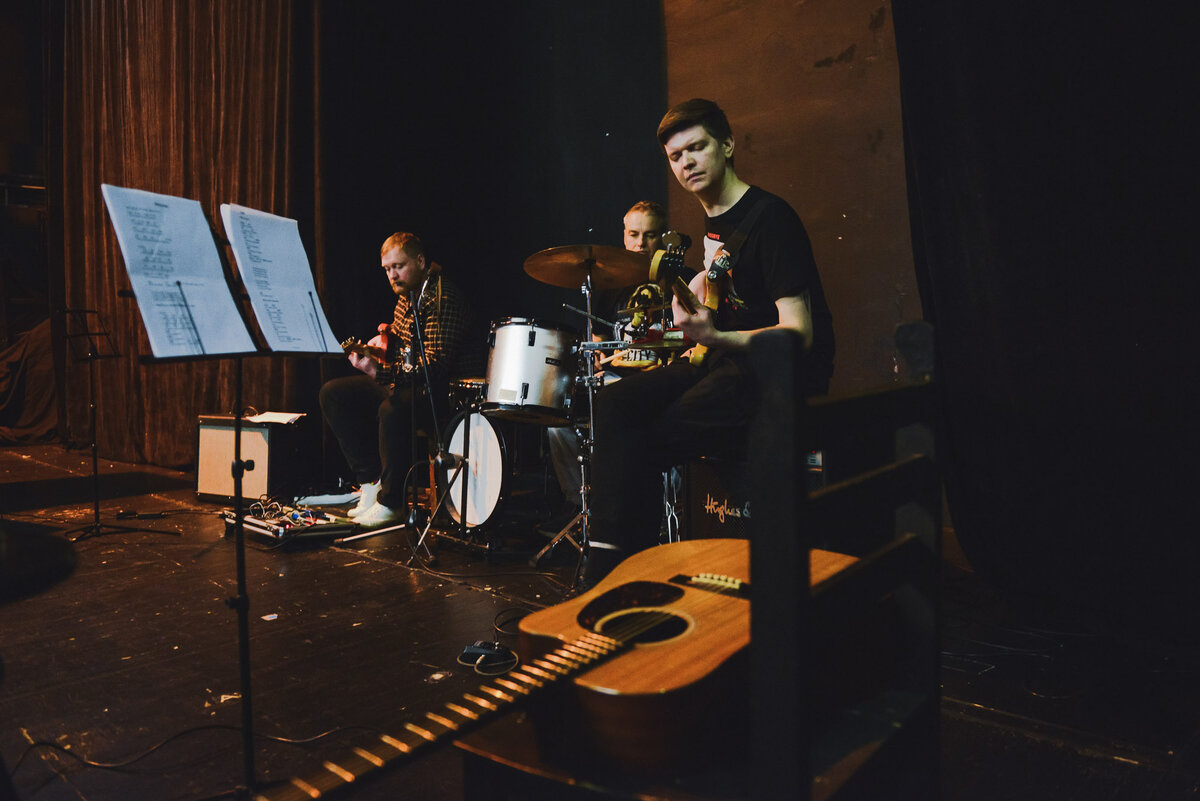 Музыкальная группа "Прайд" на репетиции